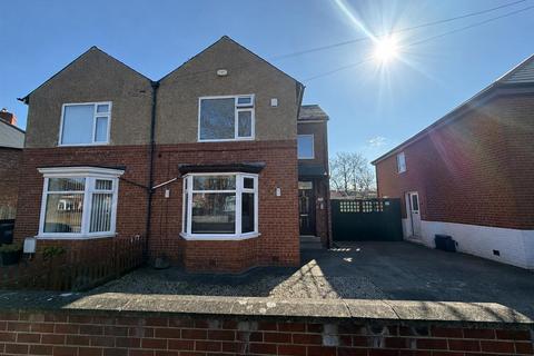 3 bed property, in Crossfield Rd, £185,000