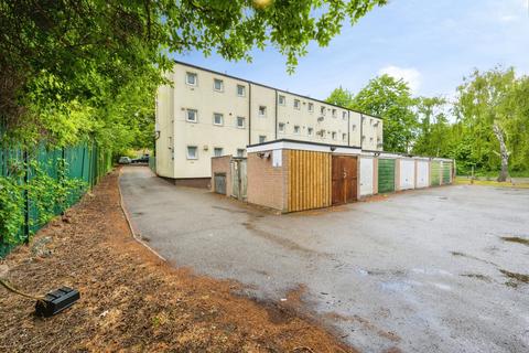 1 bed property, in Harrowden Road, £90,000