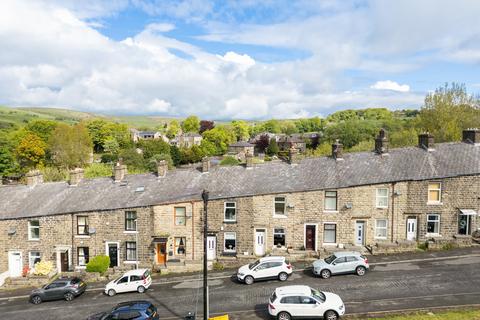 2 bed property, in Adelaide Street, £125,000