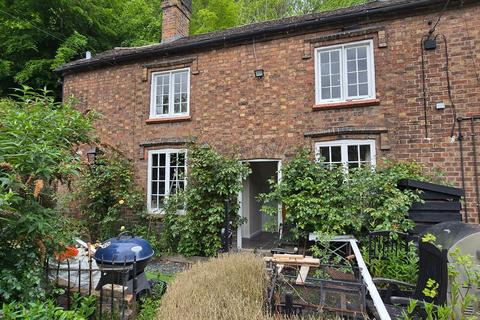 2 bed property, in Darby Road, £185,000