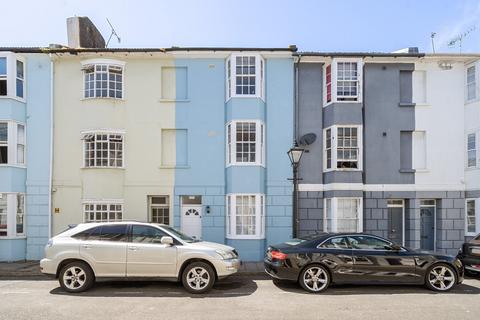 4 bed property, in Over Street, £545,000