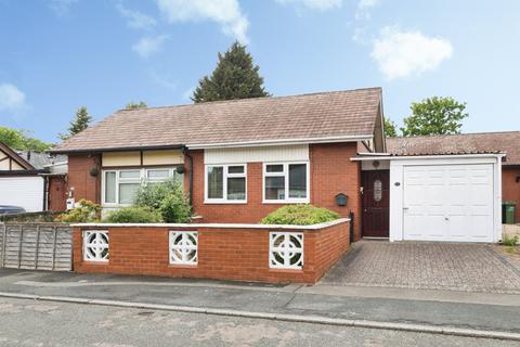 4 bed property, in Woodrush Close, £350,000
