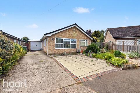 2 bed property, in Fenland Road, £210,000