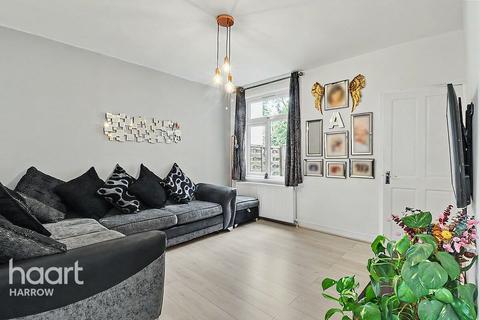 3 bed property, in Wellington Road, £500,000