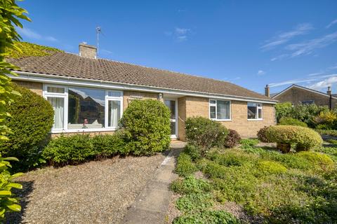3 bed property, in Mayfield Close, £475,000
