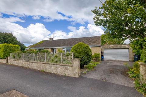3 bed property, in Mayfield Close, £475,000