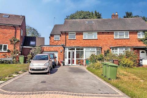 4 bed property, in Peel Close, £275,000