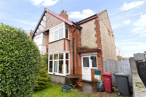 3 bed property, in Victoria Road, £130,000