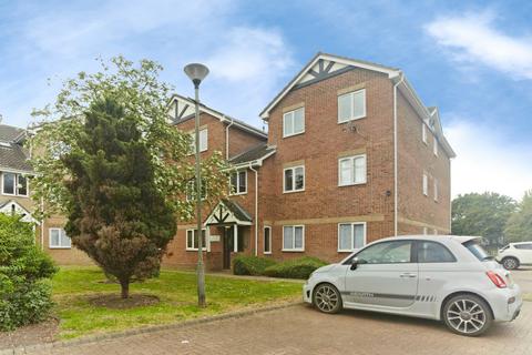 2 bed property, in Heathfield Drive, £290,000