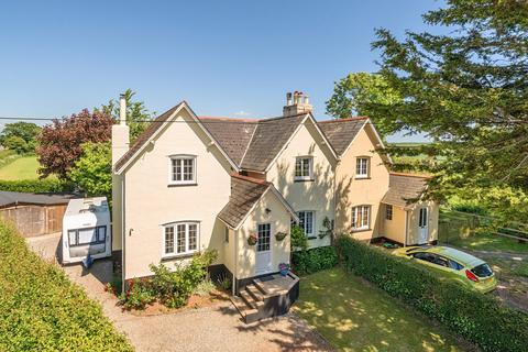 4 bed property, in Treasbeare Cottages, £425,000