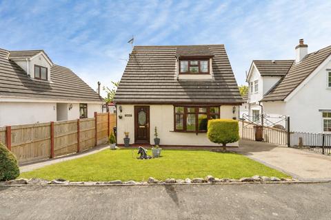 4 bed property, in Maes Y Bryn, £315,000
