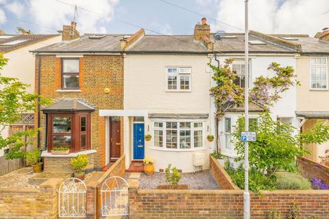 3 bed property, in Shortlands Road, £775,000
