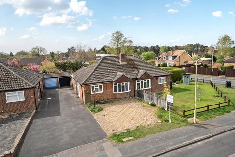 2 bed property, in Linkway, £475,000