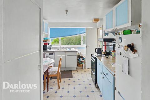 3 bed property, in Rockingstone Terrace, £150,000