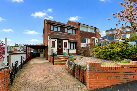 3 bed property, in Redhill Drive, £280,000