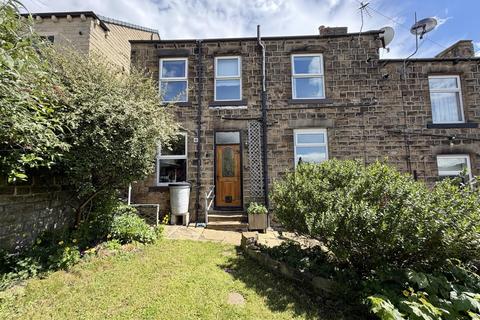 2 bed property, in Bank Street, £170,000