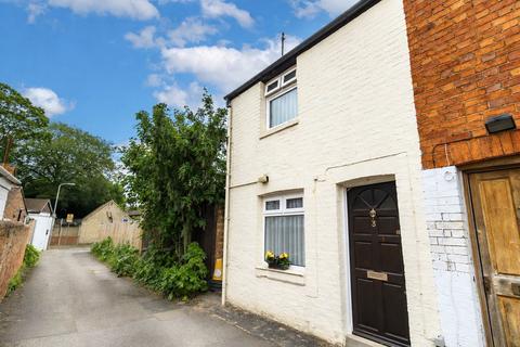 1 bed property, in Swan Terrace, £200,000