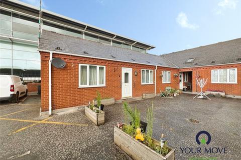 2 bed property, in Sleaths Yard, £125,000