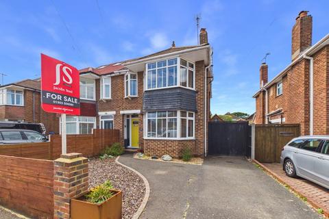 3 bed property, in Bruce Avenue, £500,000