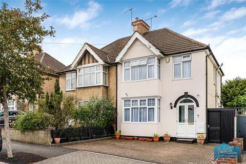 3 bed property, in Wentworth Road, £800,000