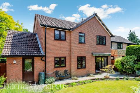 4 bed property, in Cotland Acres, £800,000