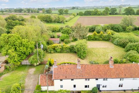 4 bed property, in Gosbeck Road, £300,000
