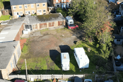 Studio, in Primrose Terrace, £200,000