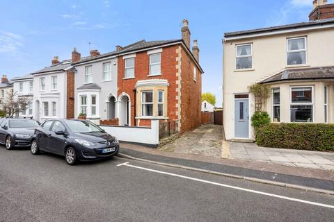 3 bed property, in Gladstone Road, £585,000