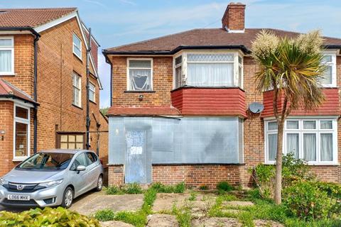 3 bed property, in 36 Tintern Avenue, £390,000