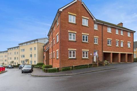 2 bed property, in Jack Russell Close, £185,000