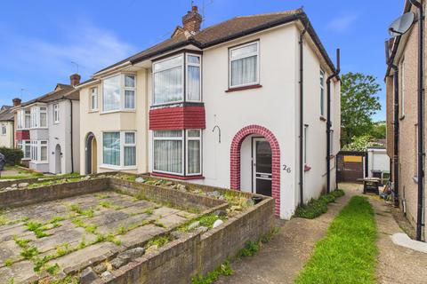 3 bed property, in Tudor Close, £450,000