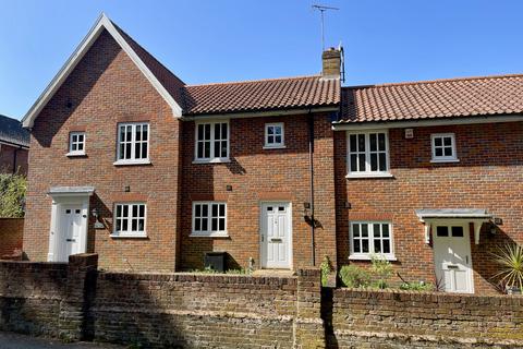 2 bed property, in Peasenhall, £215,000