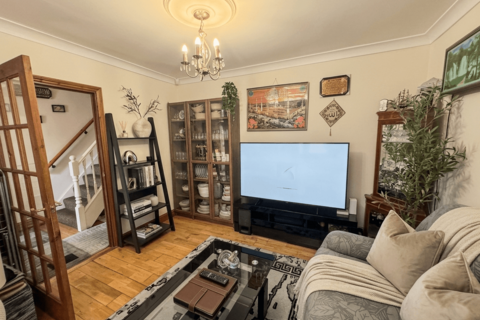 3 bed property, in Movers Lane IG11, £475,000