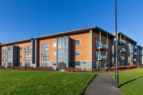 2 bed property, in Elmwood Park Court, £160,000