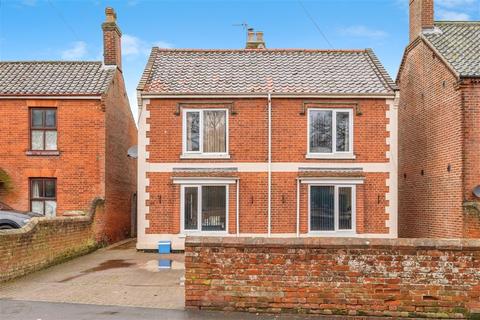 4 bed property, in Mundesley Road, £375,000