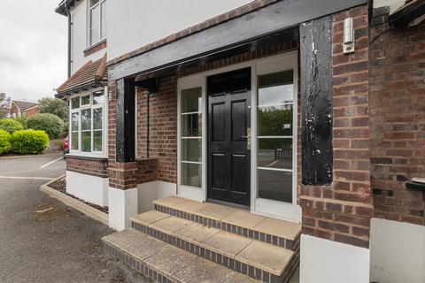 1 bed property, in Alcester Road, £135,000