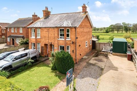 2 bed property, in Alfold Bars, £575,000