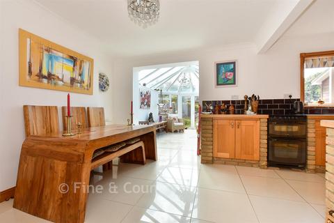 5 bed property, in Swains Road, £775,000