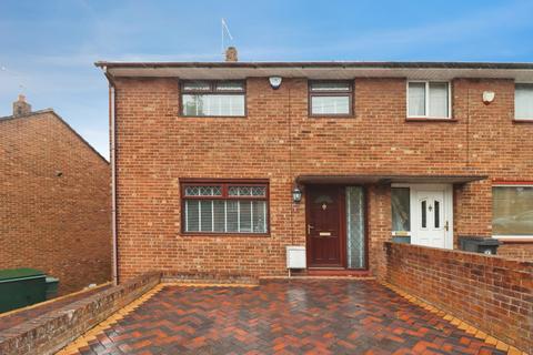 3 bed property, in Holmes Hill Road, £375,000