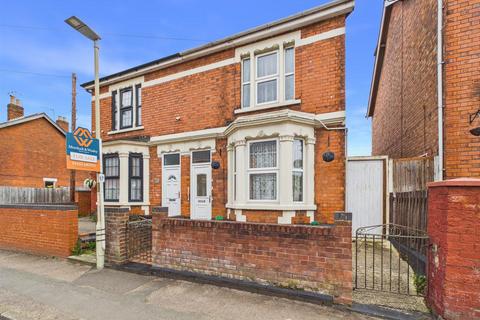 3 bed property, in Conduit Street, £290,000