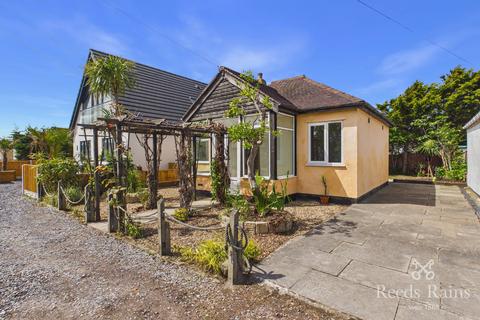 2 bed property, in Rhys Avenue, £50,000
