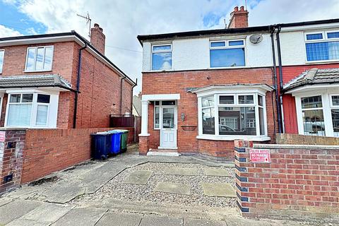 3 bed property, in Tennyson Road, £160,000