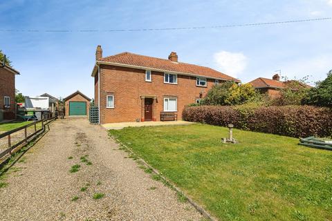 3 bed property, in Station Road, £300,000