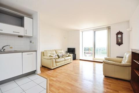 2 bed property, in New Road, £165,000