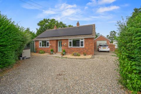 2 bed property, in Grove Lane, £350,000