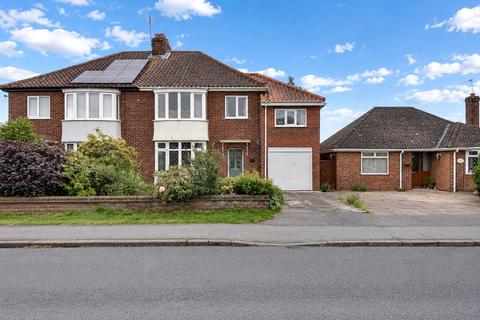 4 bed property, in Broomfield Avenue, £295,000