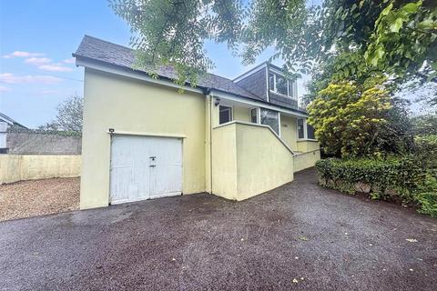 3 bed property, in Penwarne Road, £450,000