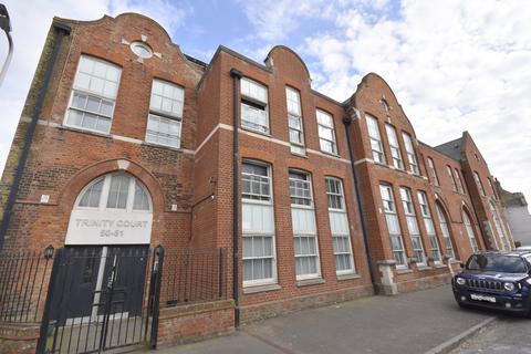 2 bed property, in 50-51 Trinity Square, £150,000