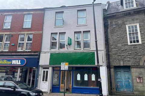 1 bed property, in Windsor Road, £70,000