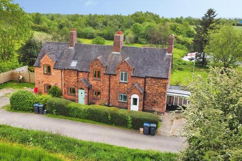 3 bed property, in Turf Pitts Lane, £450,000